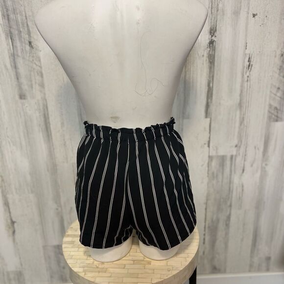 Stripped shorts - Picture 3 of 7